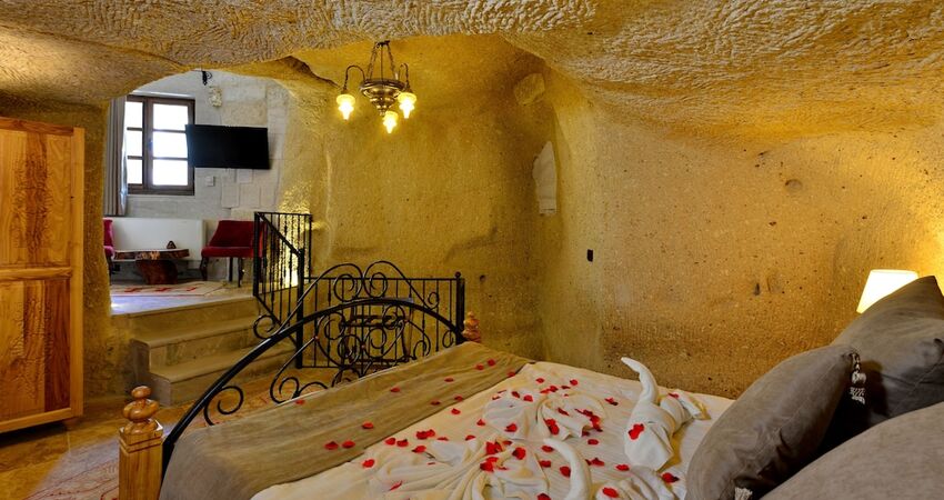 Caftan Cave Suites