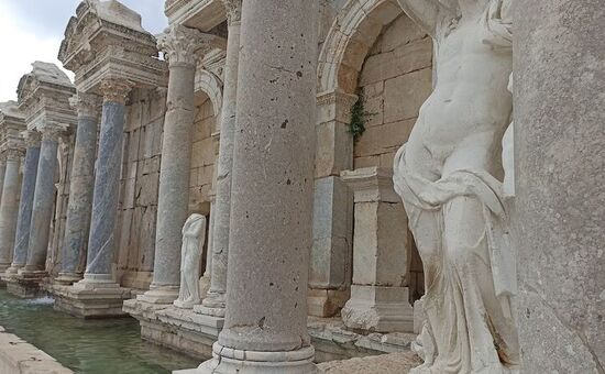 YHT ile GÜL MEVSİMİNDE TOROSLARDA ORMANA DÜĞMELİ EVLER TURU& GÖLLER YÖRESİ